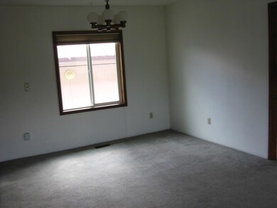 216 N Bernard St, Chewelah, WA 99109 - photo 3