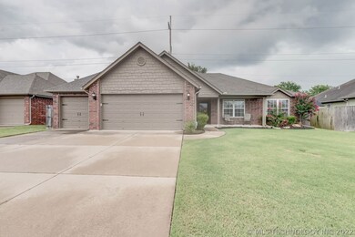 4709 S Narcissus Ave, Broken Arrow, OK 74011 - photo 2