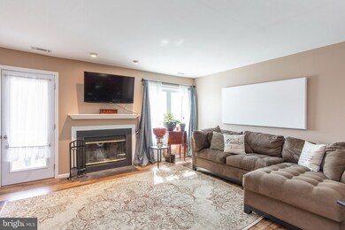 53 Pamela Ct unit 318, Levittown, PA 19057 - photo 5