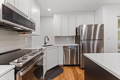 5607 Green Circle Dr unit 209, Hopkins, MN 55343 - photo 6