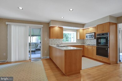 1945 Meadow Ln, Wyomissing, PA 19610 - photo 3