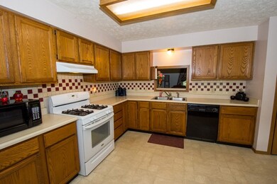 57247 Horseshoe Ct, Goshen, IN 46528 - photo 3