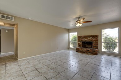 007_Family Room