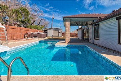 309 E Hogan Dr, Copperas Cove, TX 76522 - photo 2