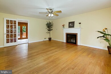 3461 Washington Dr, Falls Church, VA 22041 - photo 6