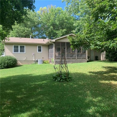 209 N 9th Ave W, Newton, IA 50208 - photo 4