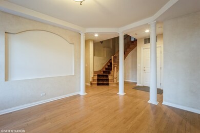 unlisted-address, Glenview, IL 60026 - photo 3