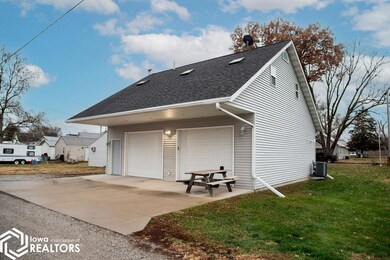 522 S Davis St, Ottumwa, IA 52501 - photo 4
