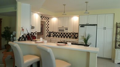 Kitchen and Breakfast Bar