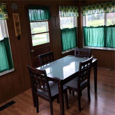 Eat-in Kitchen