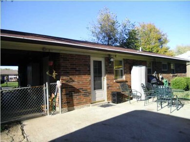 6806 Yvonne Ct, Louisville, KY 40228 - photo 4