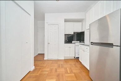 223 E 58th St unit 3B, New York, NY 10022 - photo 5