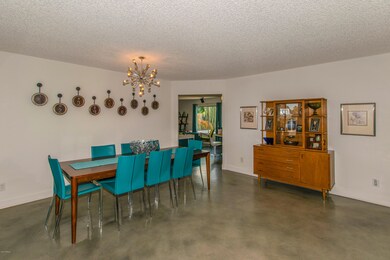 03 Dining Room