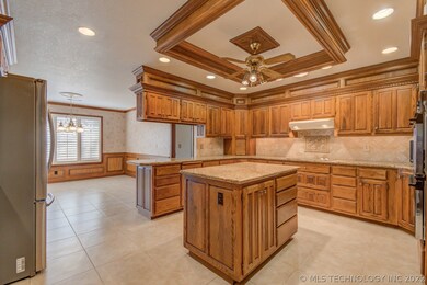 2633 Regency Rd, Bartlesville, OK 74006 - photo 4