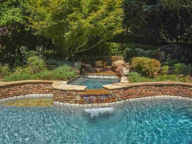 Isn't this pool amazing? Yes, everday can be a hol