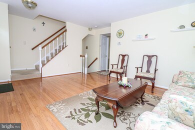 314 Felsted Ct, Sterling, VA 20165 - photo 3