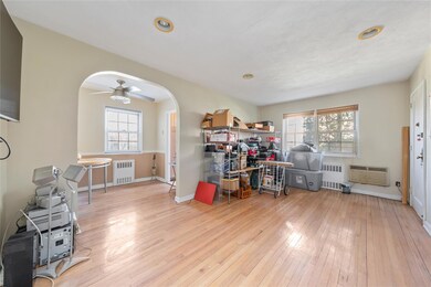 69-21 215th St unit A, Oakland Gardens, NY 11364 - photo 3