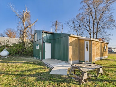 523 Pine St, Cabool, MO 65689 - photo 6