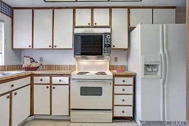 Lots of cabinets!
