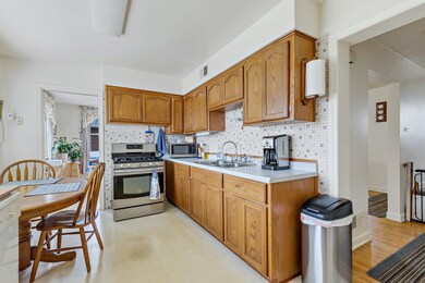 10313 Pelham St, Westchester, IL 60154 - photo 7