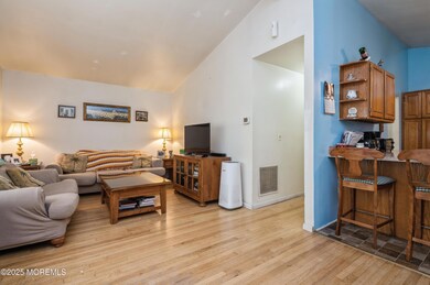 05_725GailDr_10001_LivingRoom_HiRes