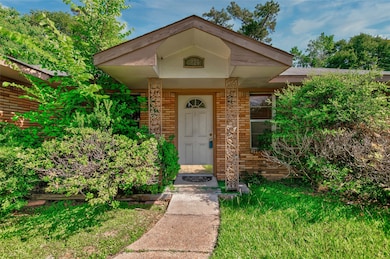 1826 Viking Dr, Houston, TX 77018 - photo 2