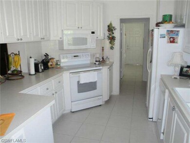 Fully equipped kitchen with breakfast bar.