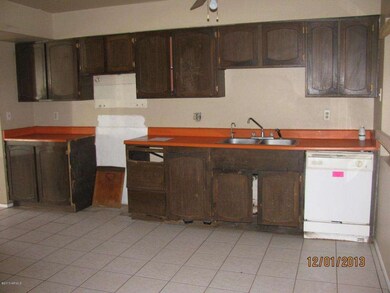 6625 40th kitchen 2