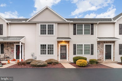 114 Cedarwood Dr, Denver, PA 17517 - photo 2