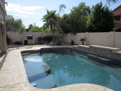 BEAUTIFUL BACK YARD RETREAT!