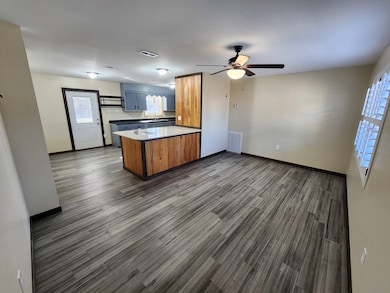 145 Carol Cir, Fitzgerald, GA 31750 - photo 3