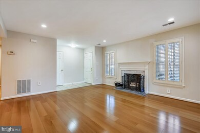 5700 Mayfair Manor Dr unit 91, Rockville, MD 20852 - photo 3