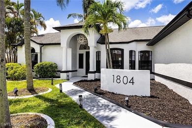 FRONT OF HOUSE featuring a yard