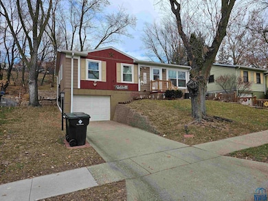 1807 W 25th St, Sioux City, IA 51103 - photo 3