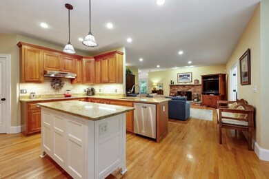 898 Marshall St, Holliston, MA 01746 - photo 4