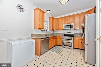 7147 Ladd Cir, Frederick, MD 21703 - photo 6