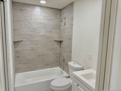 709 Burr Oak Ln, Canyon Lake, TX 78133 - photo 4