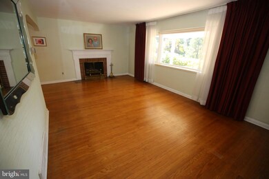 2733 S Kent Rd, Broomall, PA 19008 - photo 6