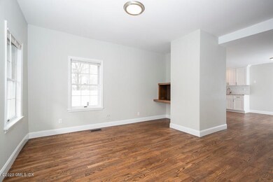 001-photo-living-room-8090219
