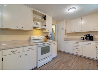 3552 Oak Ridge Ln, Hubbard, OR 97032 - photo 7