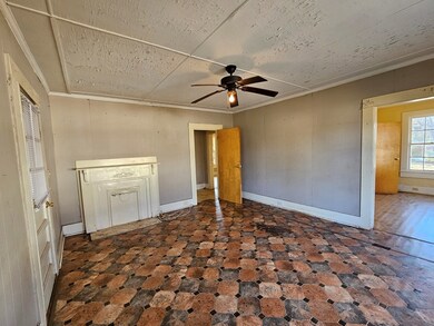 513 E Lee St, Dawson, GA 39842 - photo 2