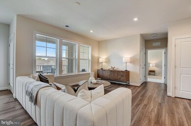 21914 Hawksbill High Cir unit 30403, Sterling, VA 20164 - photo 3