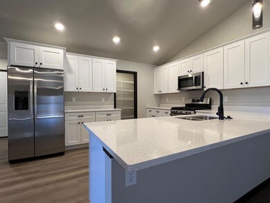 822 Prairie View Dr, West Branch, IA 52358 - photo 4