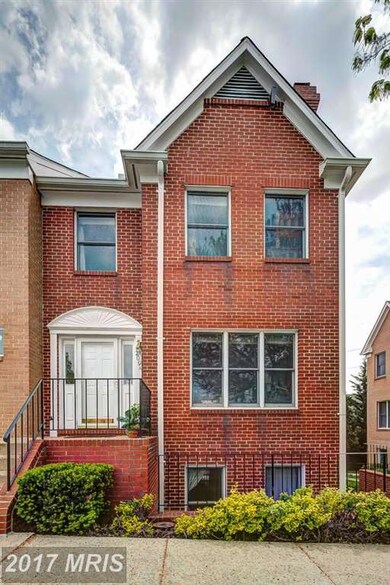 209 Locust St SE unit IR, Vienna, VA 22180 - photo 2