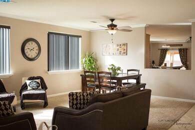 643 N Maurer St, Porterville, CA 93257 - photo 5