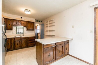 1154 Valley Park St, Marion, IA 52302 - photo 2