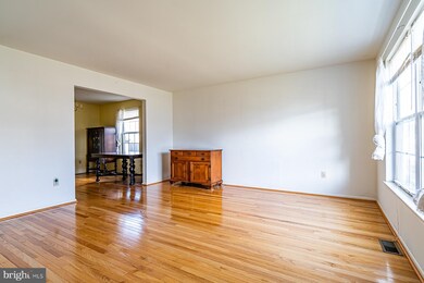 1026 Deerfield Cir, Perkasie, PA 18944 - photo 4