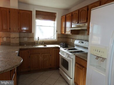 6874 Clover Ln, Upper Darby, PA 19082 - photo 6