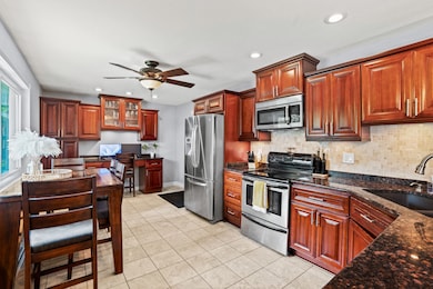 Eat-In Kitchen