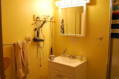 154 W Ridge St, Lansford, PA 18232 - photo 7